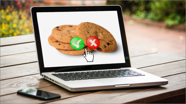 Image d'un ordinateur avec des cookies (les biscuits) représentés à l'écran